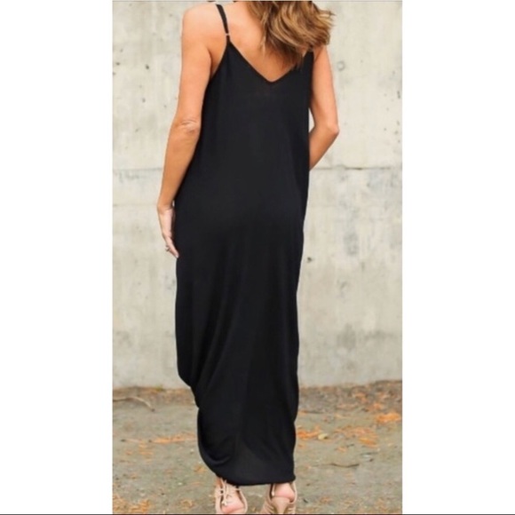 Black oversized cocoon maxi dress with pockets - Picture 2 of 2